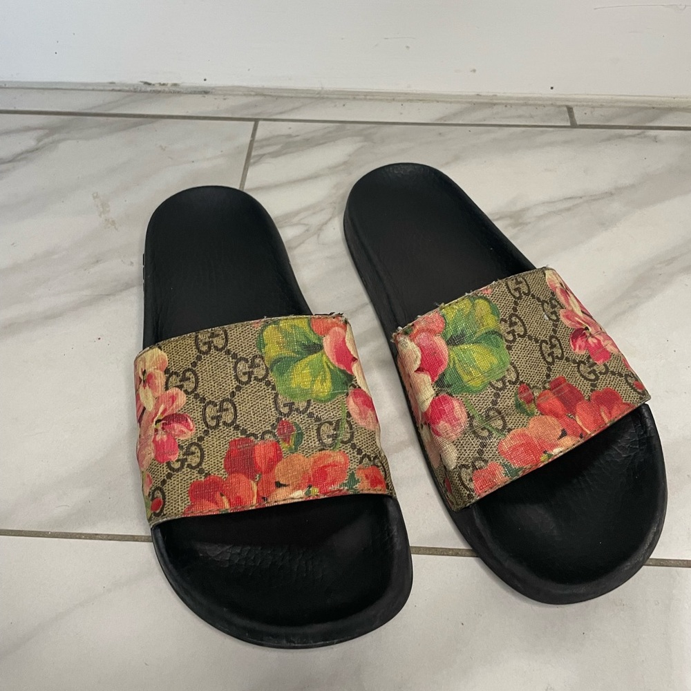 Gucci slide sandals size 7.5